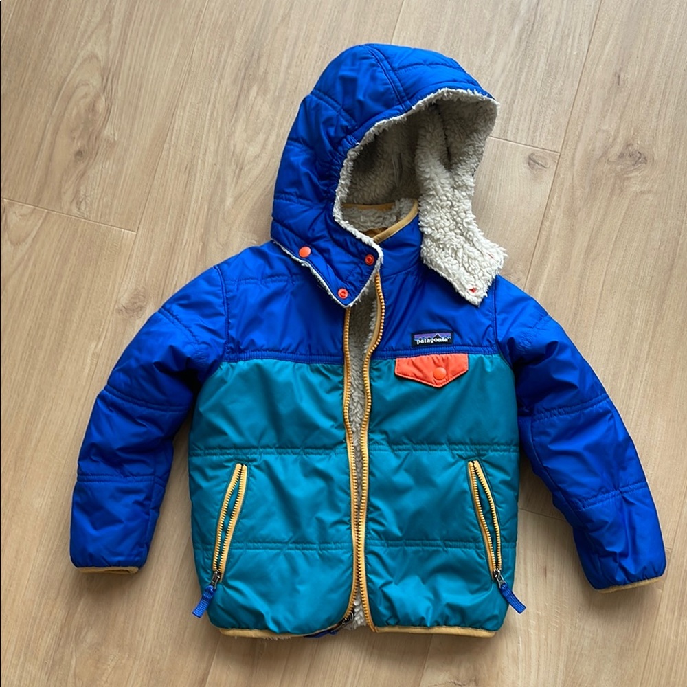 Patagonia Blue and Teal Puffer Jacket 5T